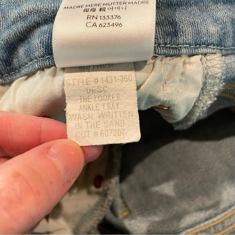 MOTHER The Looker Ankle Fray Jeans in Written In The Sand Distressed 26 - Picture 10 of 13